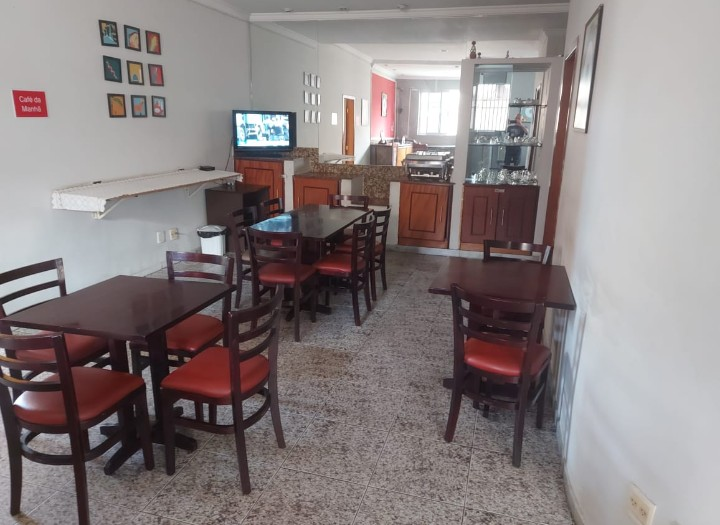 Área de recepção e café da manhã do Speciali Hotel